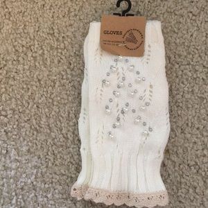 Boutique gloves never worn